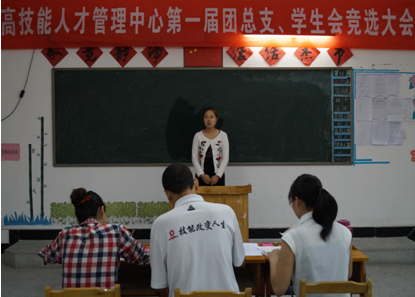 （圖二）學生正在思考老師們的問題