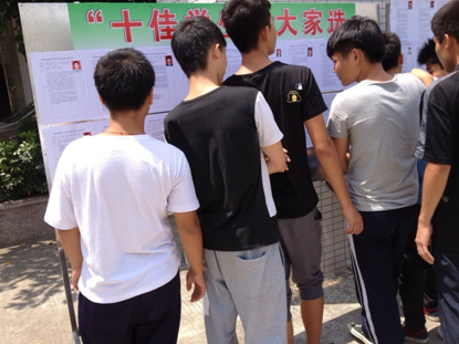 （圖一）看看，選誰？
