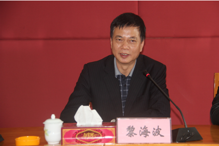 （圖二）市人力資源與社會(huì)保障局黨組成員、市高級(jí)技工學(xué)校校長(zhǎng)黎海波同志講話