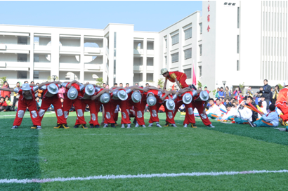 （圖三）市博愛學校表演精彩的舞蹈“踏浪”和“彩虹堂”