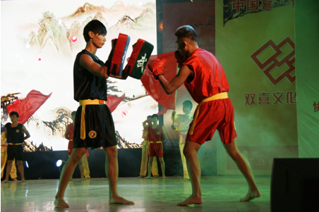 （圖三）武術(shù)表演《精忠報(bào)國》