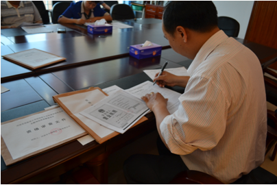 （圖三）專業(yè)人員對投標文件進行資格審查