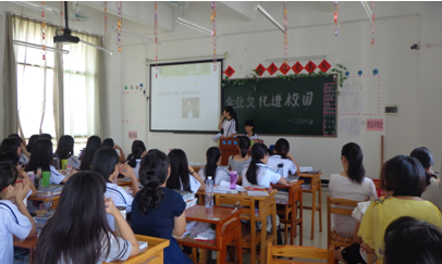 （圖三）13級會計(jì)4班班會課上，讓同學(xué)們來當(dāng)一把“小老師”