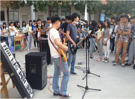 （圖二）吉他協(xié)會(huì)，來(lái)秀一把