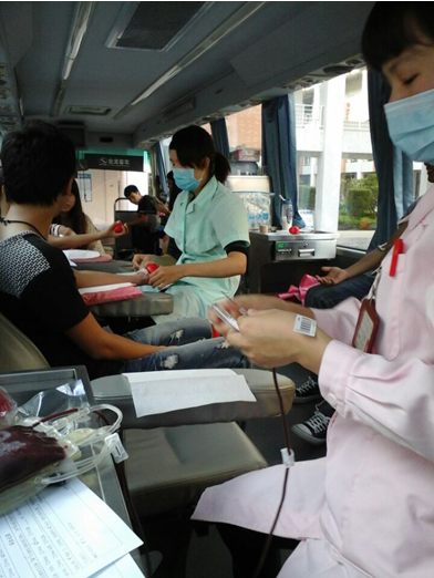 獻(xiàn)血現(xiàn)場(chǎng)