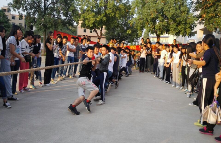 (圖一)14級(jí)物流3班比賽進(jìn)行中 (圖一)14級(jí)物流3班比賽進(jìn)行中