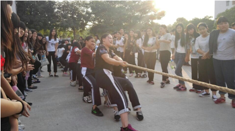 （圖二）14級(jí)會(huì)計(jì)5班比賽進(jìn)行中