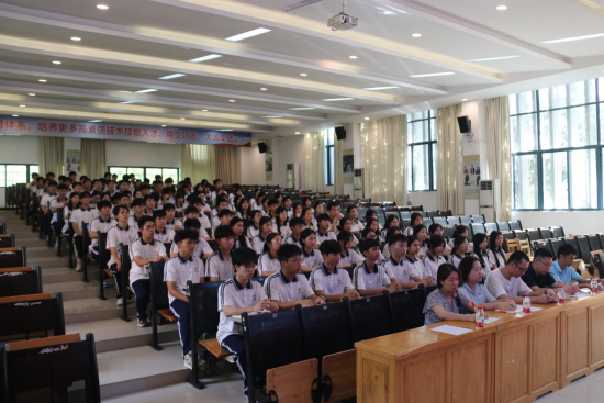 河源技師學(xué)院團校第八期入團積極分子培訓(xùn)班開班459.png
