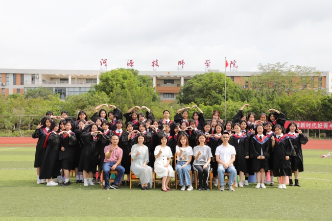 畢業(yè)照3.jpg