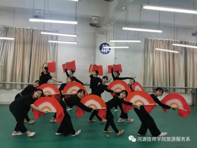 學生舞蹈.jpg